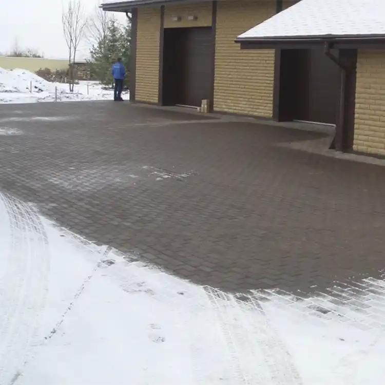 антиобледеніння та сніготанення під брусчатку біля будинку гаражу сто нагрівальним кабелем